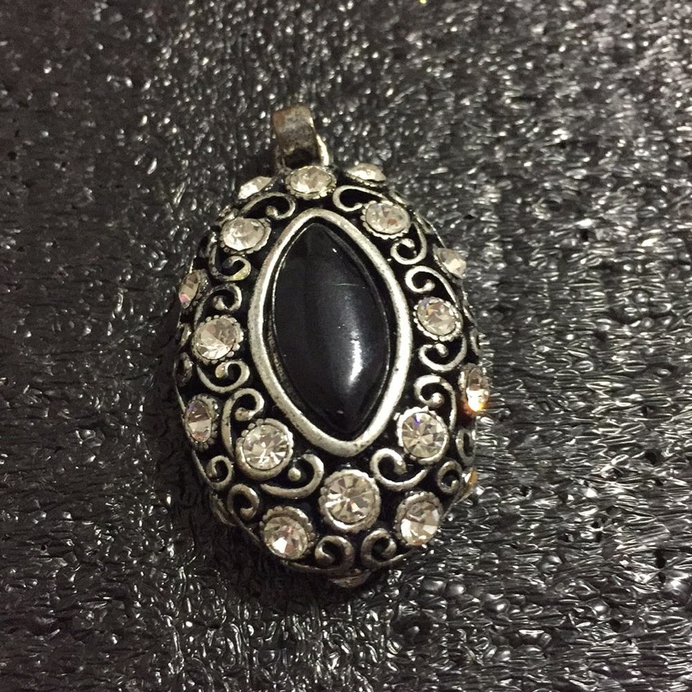 Necklace pendant